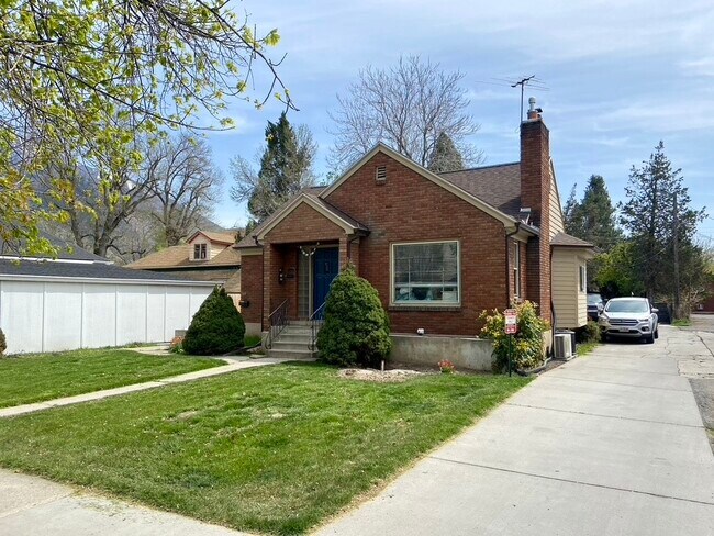 Building Photo - 570 E 500 N