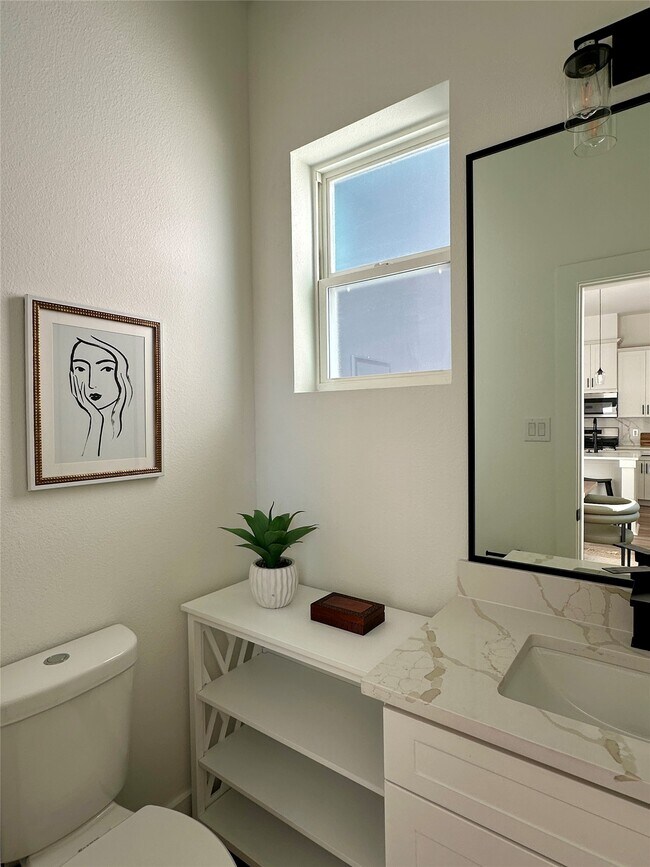 Building Photo - 810 Elkhart St