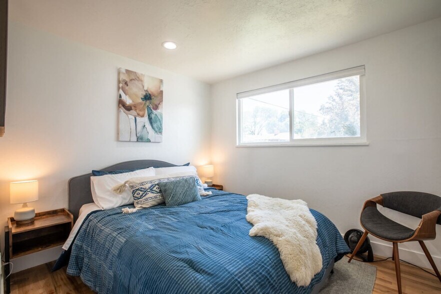 Building Photo - 9949 E Sego Lily Dr