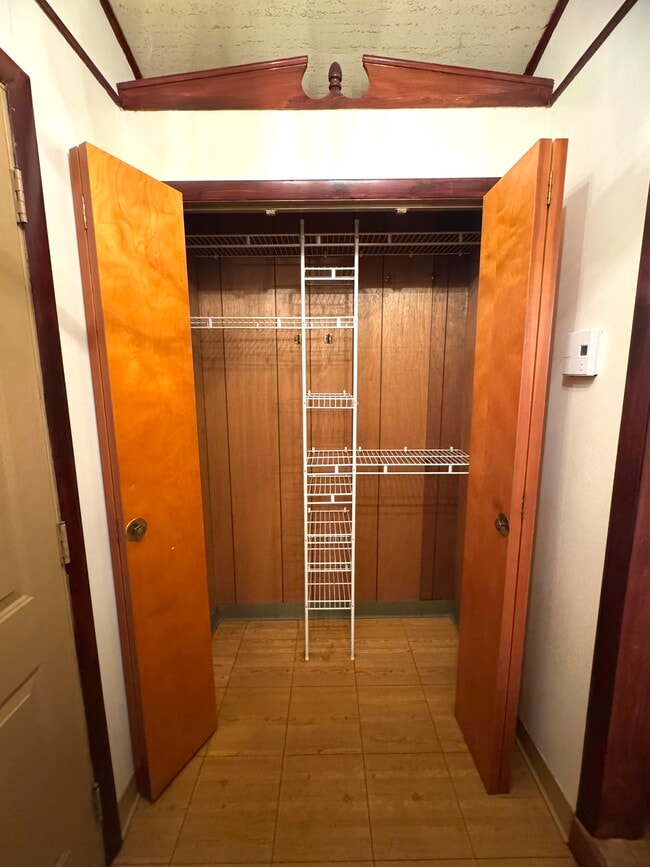 Building Photo - 15 W Worley Ave