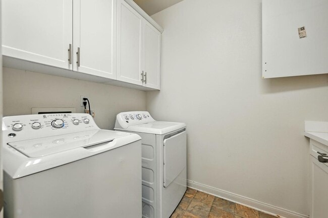 Building Photo - 970 Sea Glass Wy
