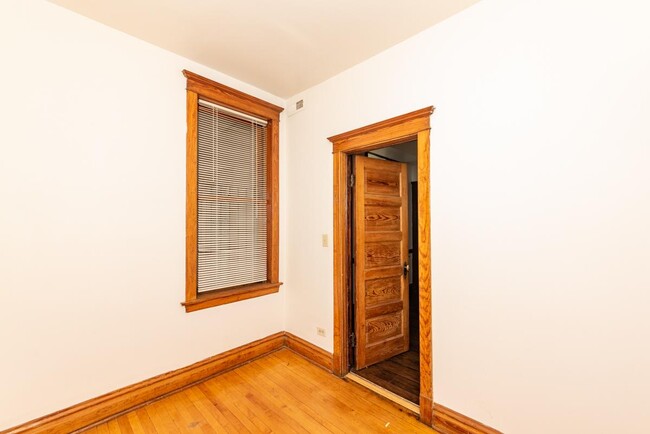 Building Photo - 2 bedroom in Chicago IL 60647