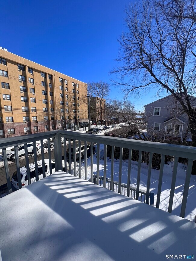 Building Photo - 93 Shell St