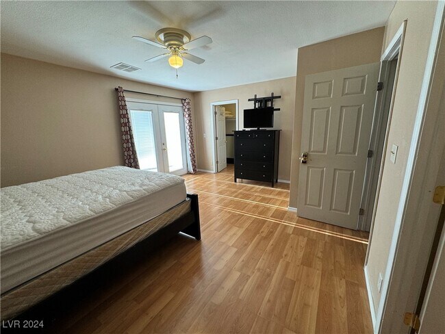 Building Photo - 3472 Townhouse Dr