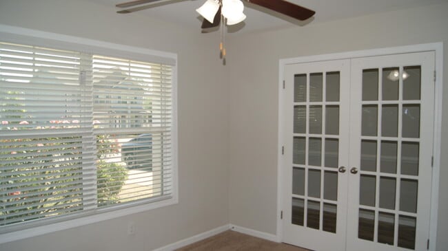 Building Photo - 375 Niblick Dr