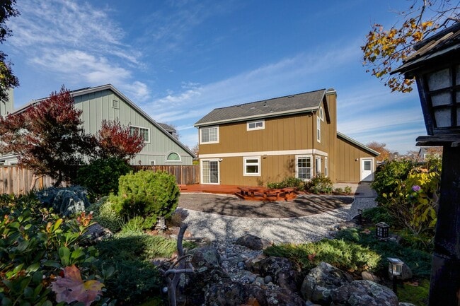 Building Photo - 3 Bed / 3 Bath single family home with huge backyard in Foster City. YouTube tour!!