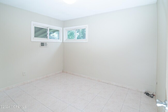 Building Photo - 3 Willowbrook Dr