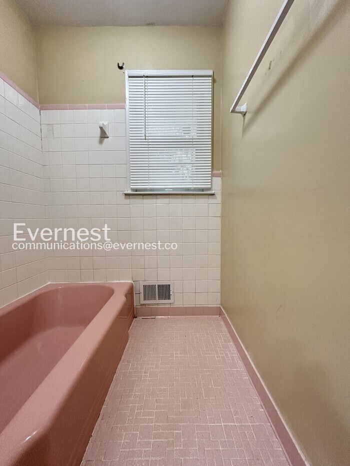 Building Photo - 3460 Estes Dr
