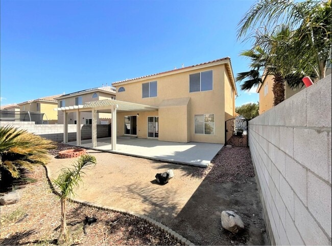 Building Photo - Two-story 4 BR & 3 BA designs offer luxuri...