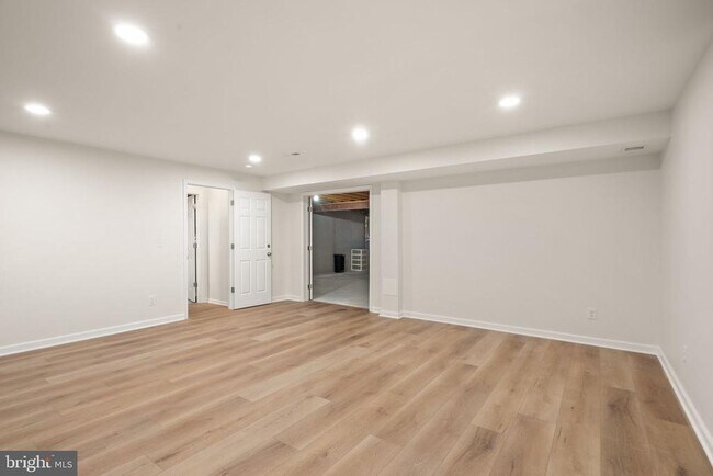 Building Photo - 13647 S Springs Dr