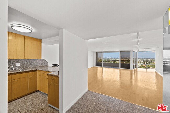 Building Photo - 4316 Marina City Dr