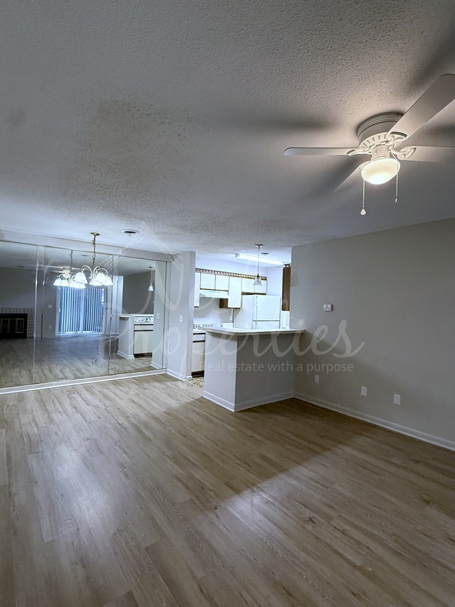 Building Photo - 1211 Metze Rd