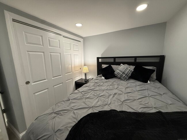 Building Photo - 465 James Farm Rd