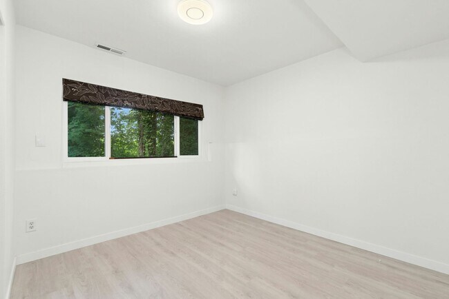 Building Photo - 4bd/2.5ba Bellevue Home
