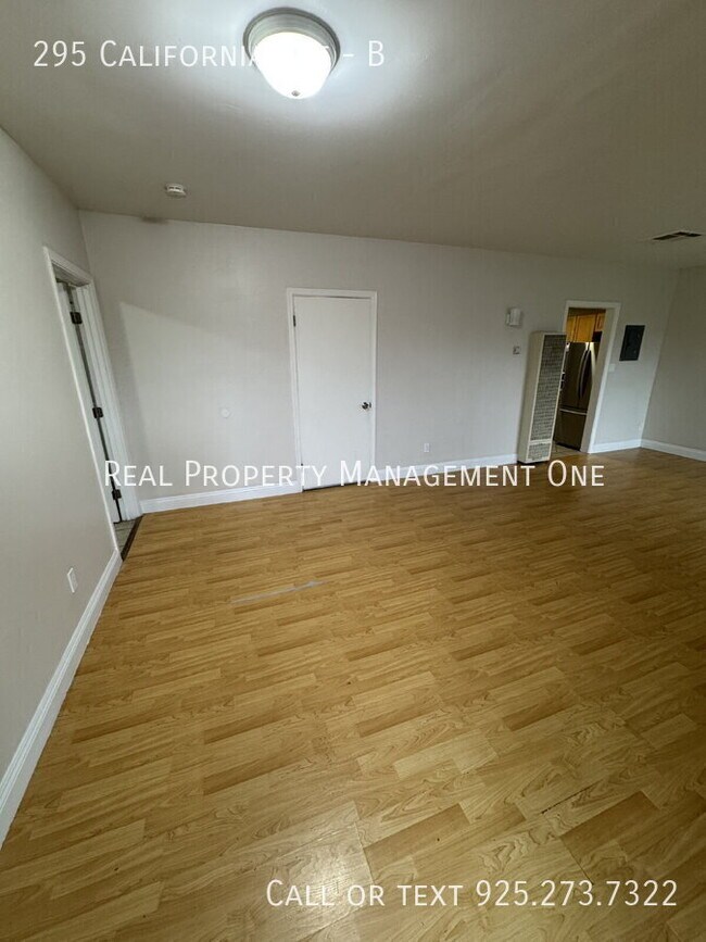 Building Photo - 295 California Ave