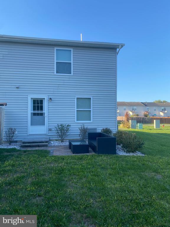 Building Photo - 208 Hackberry Dr