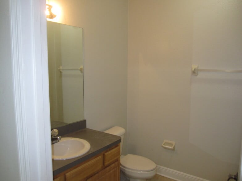 Master Bath with shower - 6144 Abbott Station Drive