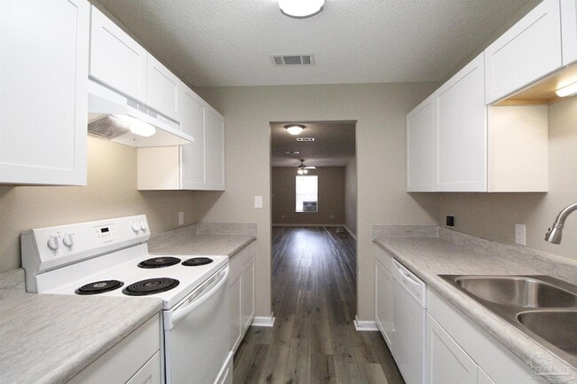 Building Photo - 6853 Roundup Ln