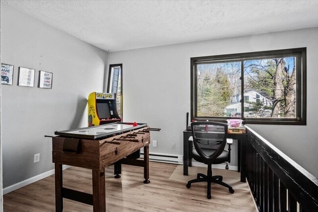 Building Photo - 1150 Country Club Dr