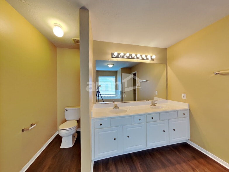 Building Photo - 4942 Pinder Ln