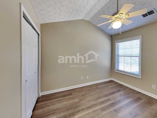 Building Photo - 2410 Greenside Ct