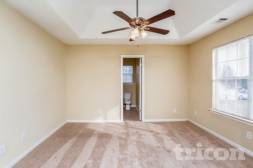Building Photo - 653 Windy Way