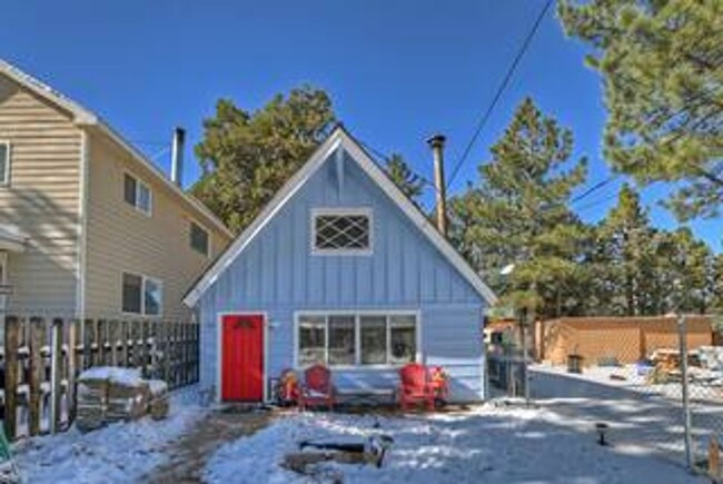 Primary Photo - 2 Bedroom Lodge- Pet Friendly- Fenced Yard