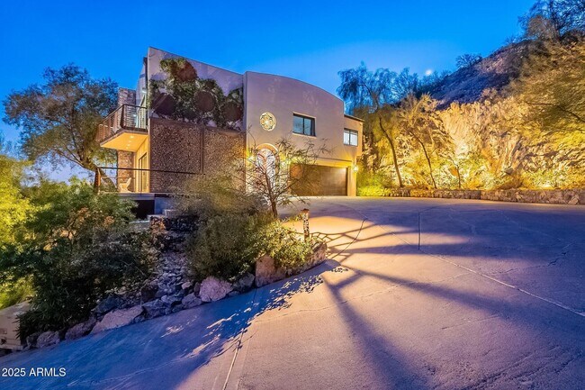 Building Photo - 7044 N Hillside Dr