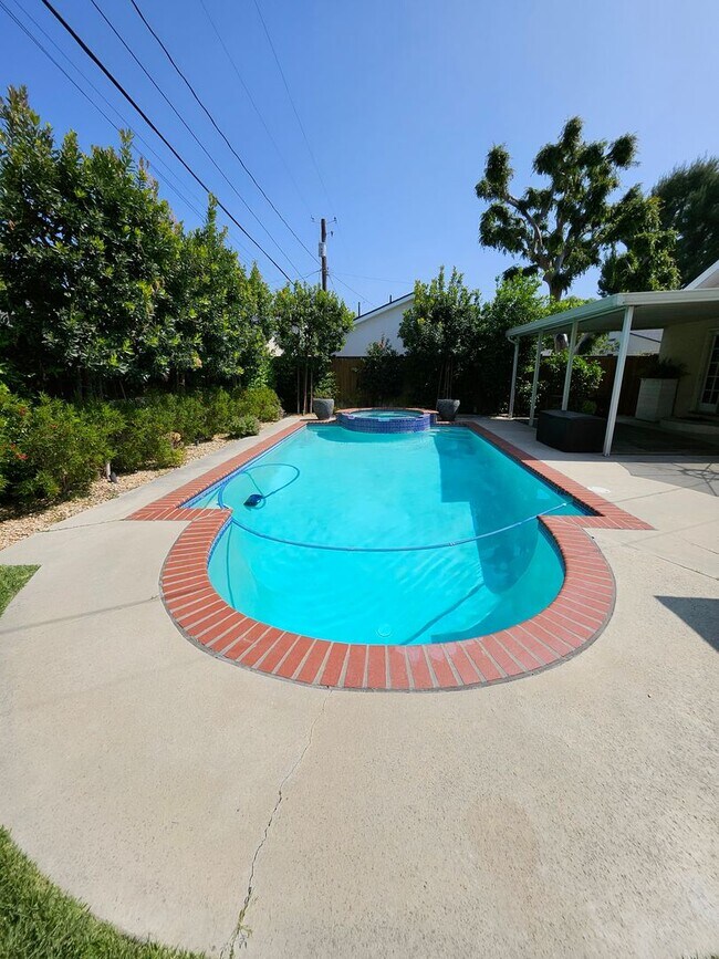 Building Photo - COMING SOON- Charming Single Family Home with Pool in Burbank
