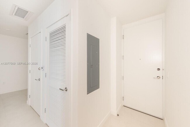 Building Photo - 1400 Biscayne Blvd