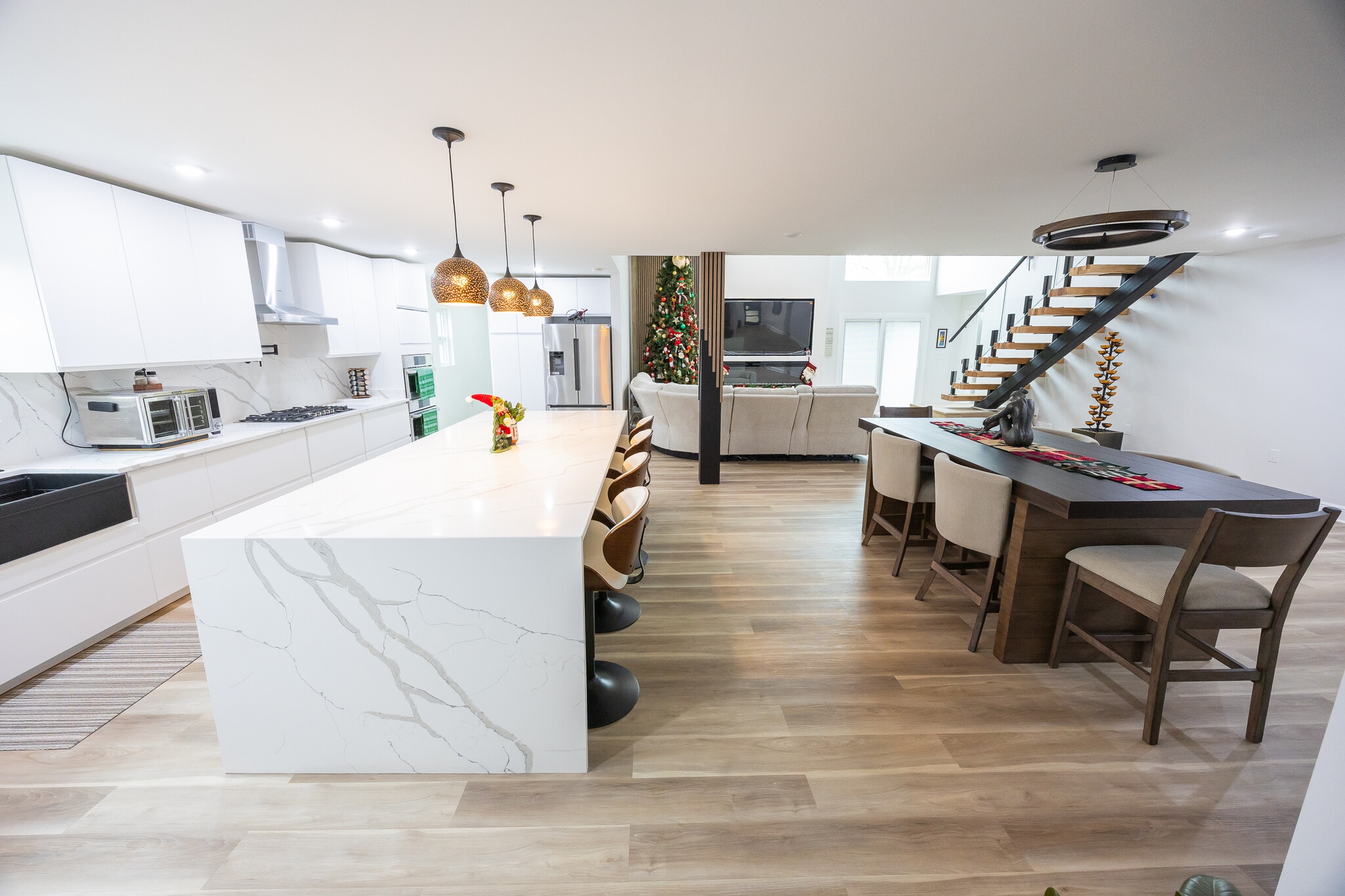 Building Photo - 7980 Royal Ave