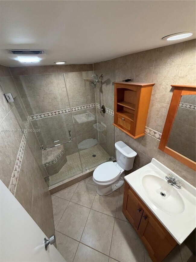 Building Photo - 4007 N Cypress Dr