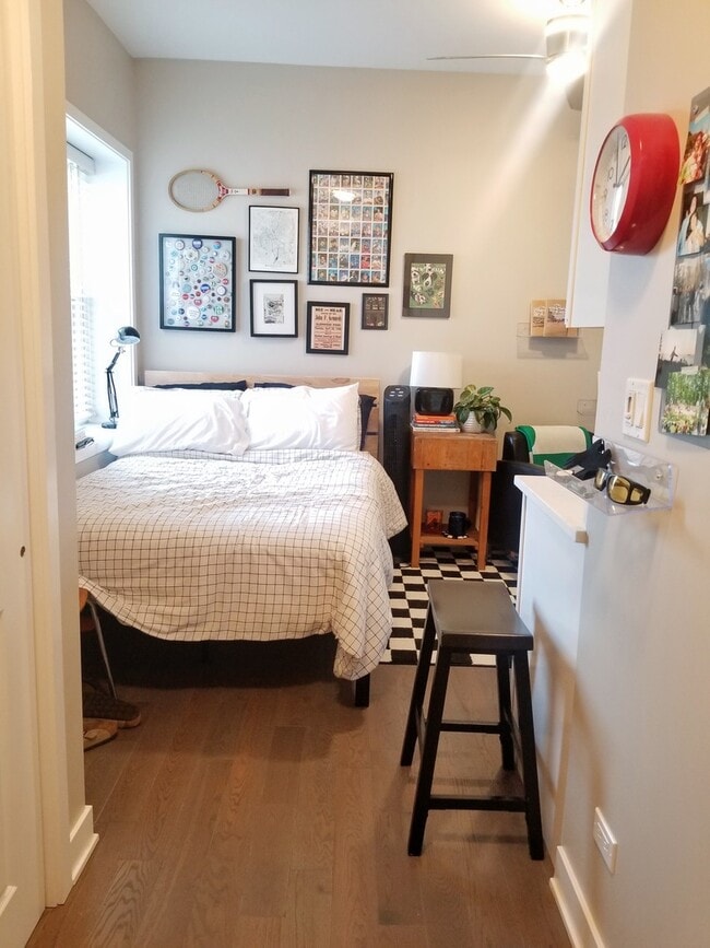 Building Photo - 1409 W Diversey Pkwy