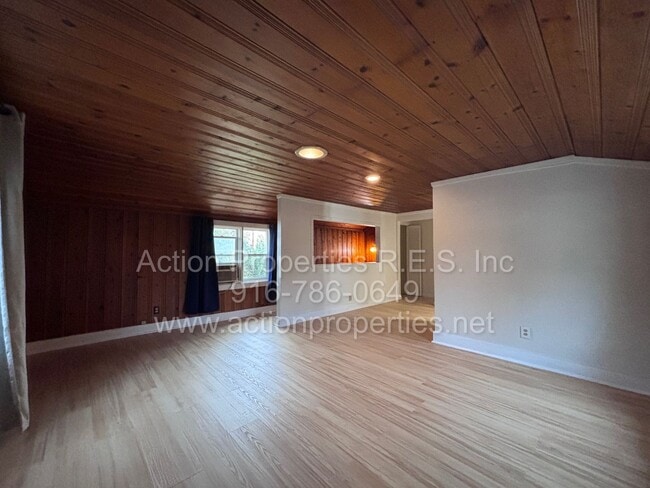 Building Photo - Central Roseville, 1 Bed, 1 Ba, Wall Air, Large Living Room, Bedroom Downstairs, Large Deck great...