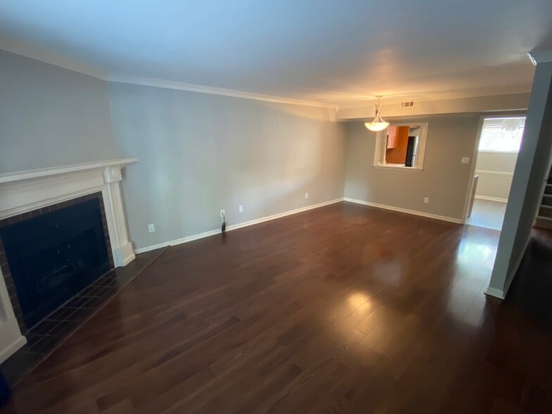 Living area - 1627 10th St Pl NW