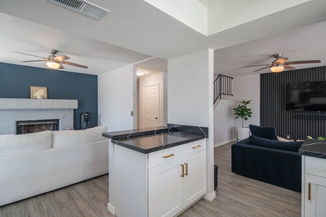 Building Photo - 10615 N 63rd Dr