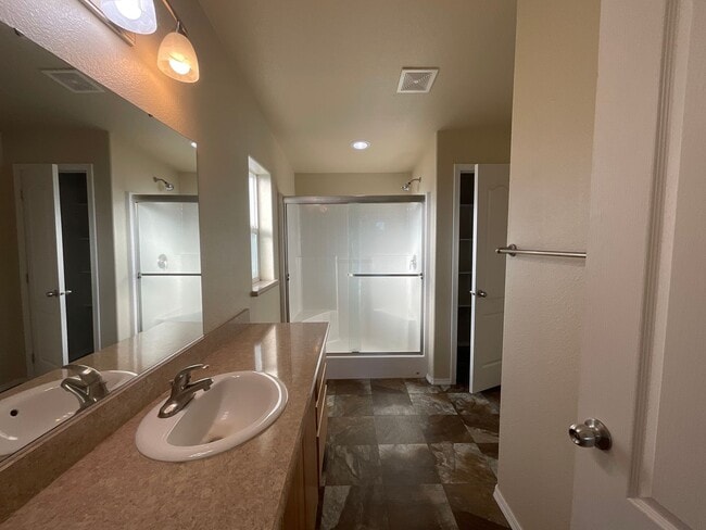 Building Photo - 3 Bed, 2 Bath Manufactured Home with a View