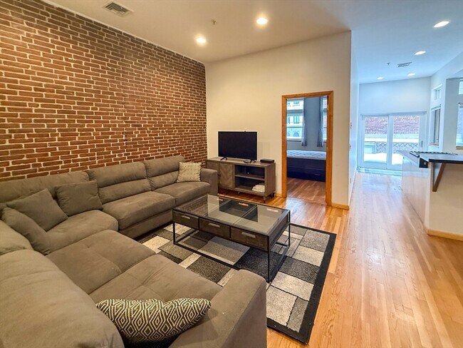 Building Photo - 49-51-51 Temple Pl