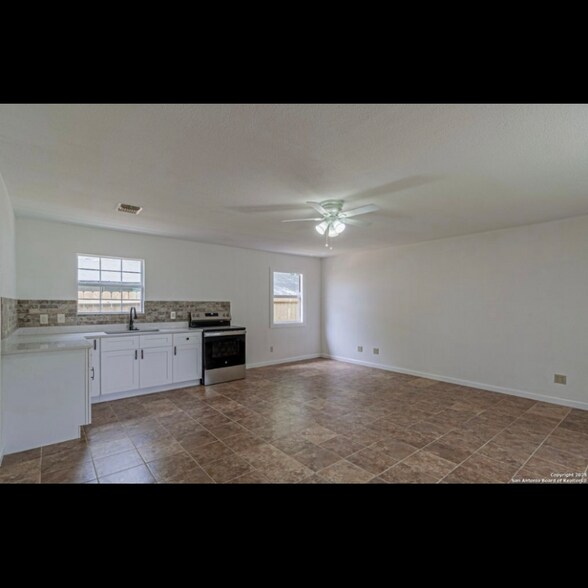 Building Photo - 210 N San Jacinto St