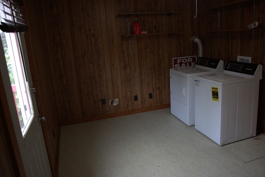 Primary Photo - 10903 N College Ave
