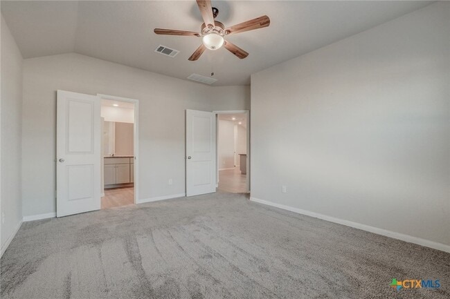 Building Photo - 1945 Redstart