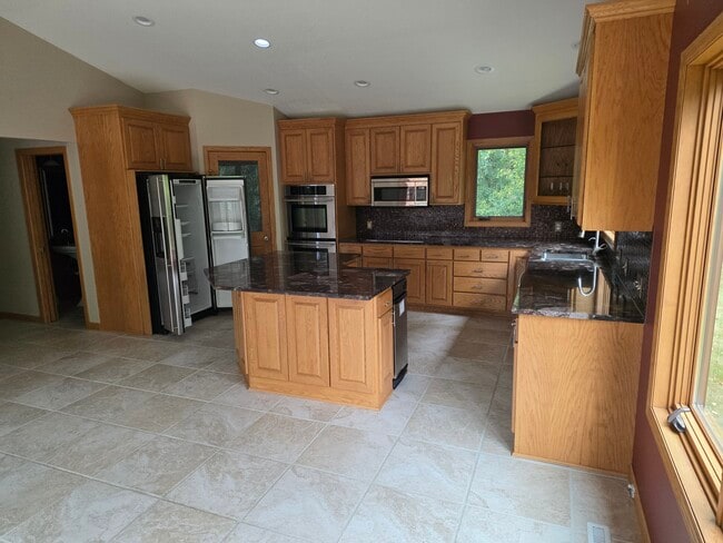 Building Photo - 4110 Juneau Ln N