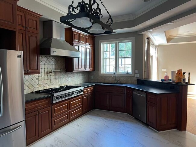 Building Photo - 5511 Val Verde St