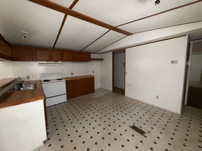 Building Photo - 3/2 Mobile Home Available!
