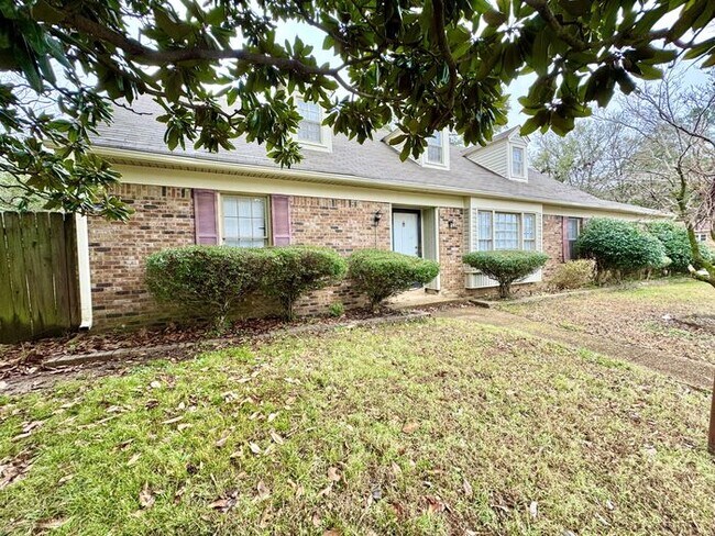 Building Photo - 2664 Richwood St