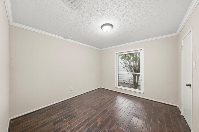 Building Photo - 11910 Pebble Rock Dr