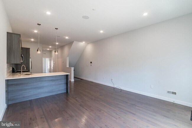 Building Photo - 1755 N Marshall St