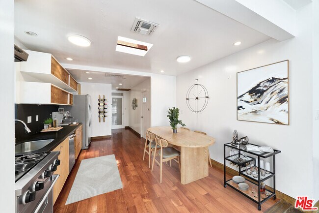 Building Photo - 1141 Cabrillo Ave