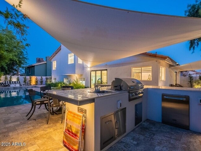 Building Photo - 4748 E Redfield Rd