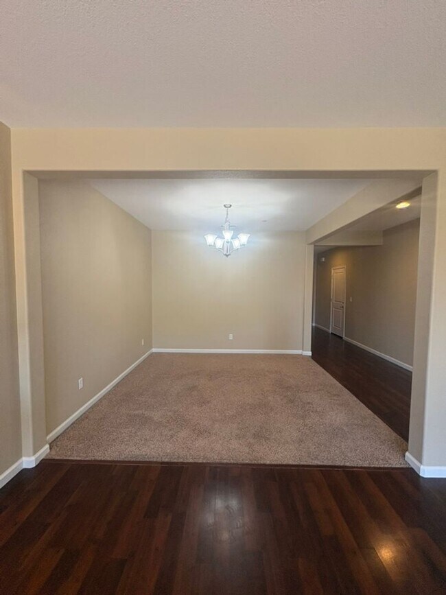 Building Photo - 4 bedroom 3 bath stunner in Sparks